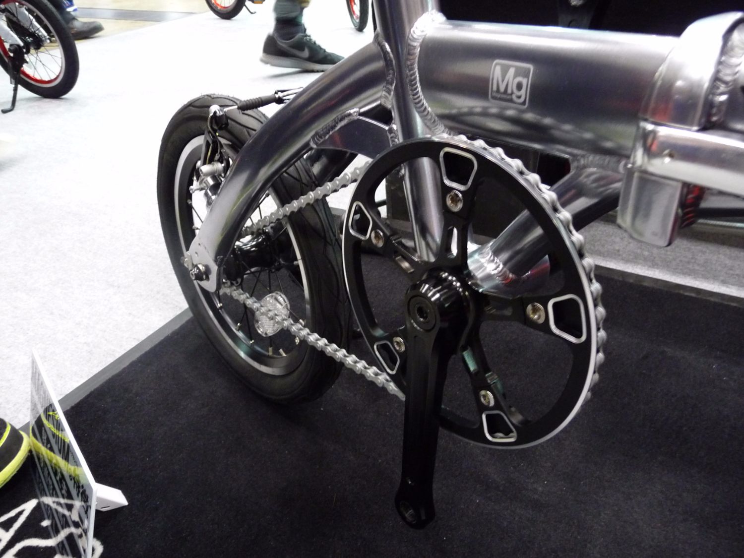 6.7kg！超軽量折りたたみ自転車ルノーマグネシウム6が新登場