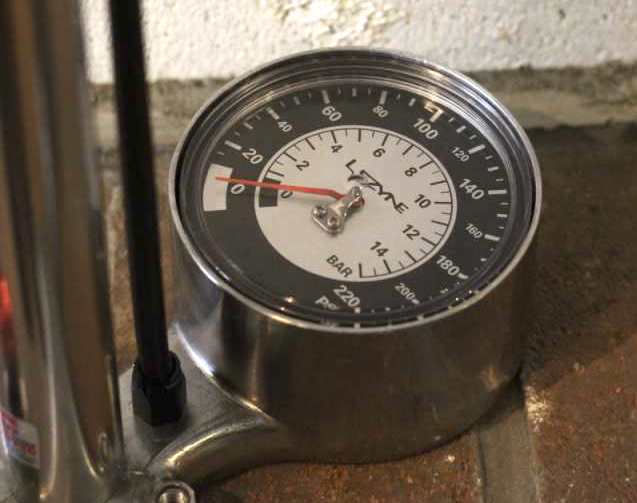 bicycle pump gauge
